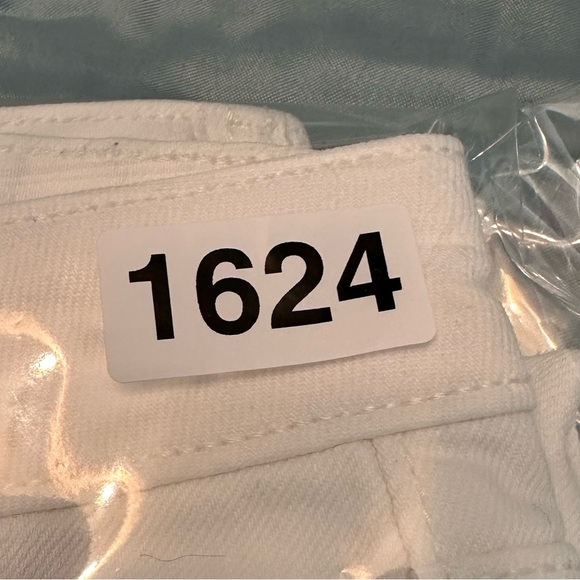 Old Navy White O.G. Straight High Rise Jeans with Distressing Size 8 #1624 - Picture 6 of 6